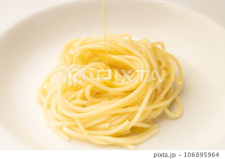 パスタ　オリーブオイル 106895964