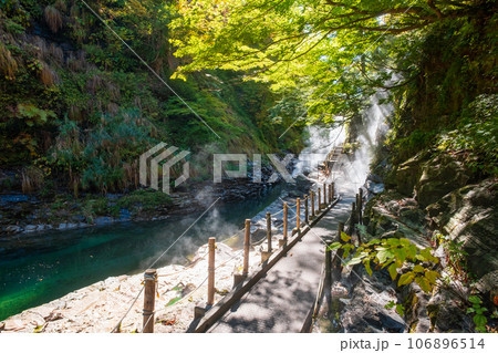 秋の小安峡 106896514