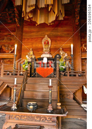 釈迦三尊像(釈迦如来像･普賢菩薩像･文殊菩薩像)（瑞龍寺 仏殿内部／富山県高岡市関本町35） 106896584