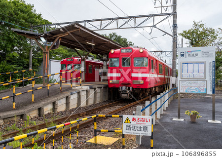 【蒲郡線】西浦駅で列車交換をする普通列車 106896855