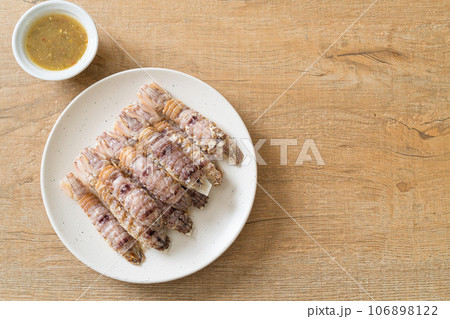 steamed crayfish or mantis shrimps or stomatopods 106898122