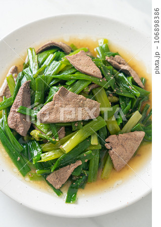 Stir-fried onion flower stem with pork liver Stir-fried onion flower stem with pork liver 106898386