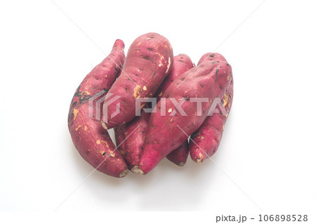 fresh Japanese sweet potatoes on white background fresh Japanese sweet potatoes on white background 106898528