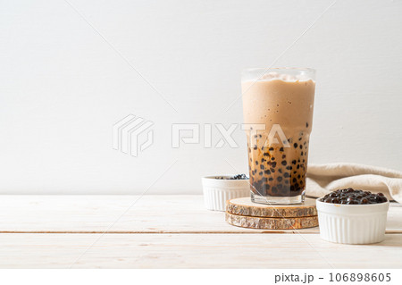 Taiwan milk tea with bubbles 106898605