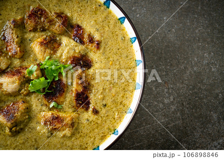 Afghani chicken in green curry or Hariyali tikka chicken hara masala 106898846
