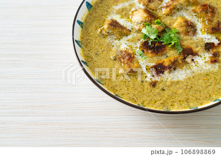 Afghani chicken in green masala curry or Hariyali tikka chicken hara masala 106898869