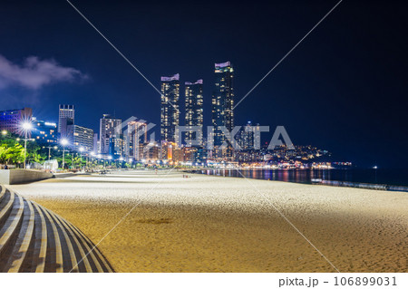 プサン　夜の海雲台ビーチ 106899031