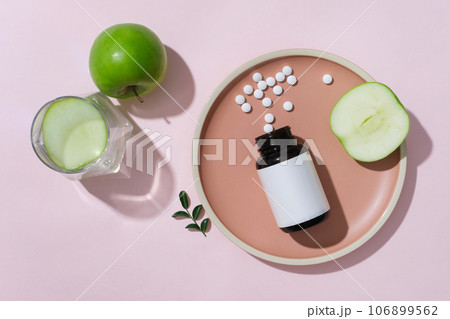 Products with ingredients from green apples are displayed on round plates for advertising. Green apples contain antioxidants, which help regenerate and rejuvenate cells 106899562