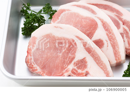 豚の厚切りロース肉 106900005