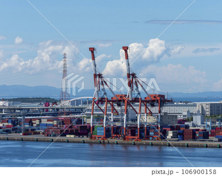 大阪港内港のコンテナターミナル 106900158