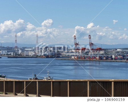 大阪港内港のコンテナターミナル 106900159