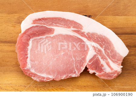 豚の厚切りロース肉 106900190