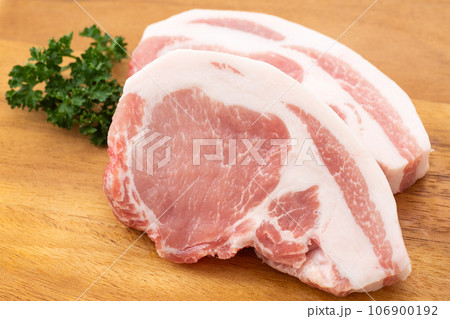 豚の厚切りロース肉 豚の厚切りロース肉 106900192