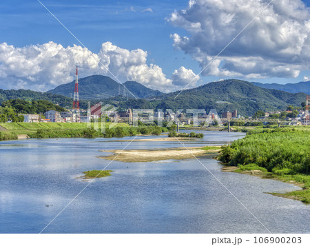 【HDR】大和川沿いの街並みと二上山 【HDR】大和川沿いの街並みと二上山 106900203