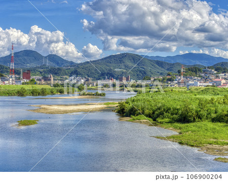 【HDR】大和川沿いの街並みと二上山 106900204