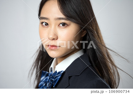 女子高生のポートレート 106900734