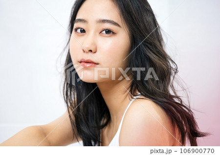若い女性のビューティーイメージ 106900770