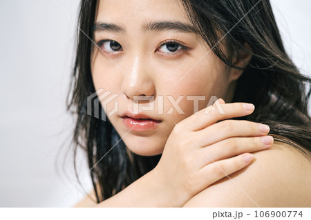 若い女性のビューティーイメージ 106900774