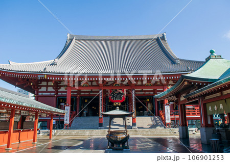 東京都・浅草　浅草寺（せんそうじ）　本堂（観音堂） 106901253