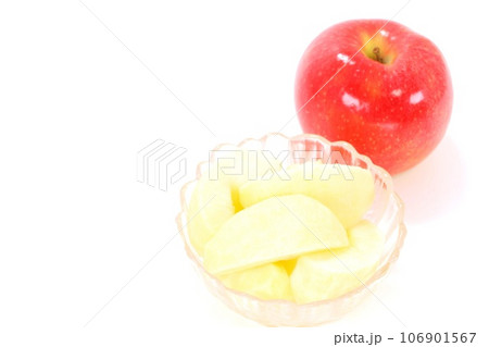 リンゴ 剥き カット デザート ジョナゴールド 明るい背景 リンゴ 剥き カット デザート ジョナゴールド 明るい背景 106901567