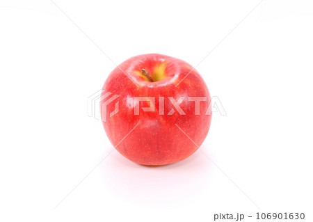 赤いリンゴ 1個 ジョナゴールド 明るい背景 赤いリンゴ 1個 ジョナゴールド 明るい背景 106901630