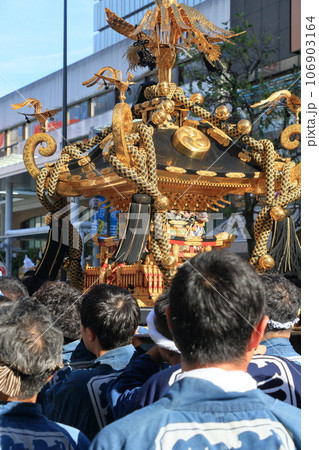 江戸、東京の祭り　お神輿を担ぐ祭り 106903164