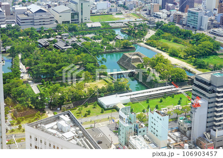 シンボルタワー展望台から見た高松市内の眺め シンボルタワー展望台から見た高松市内の眺め 106903457