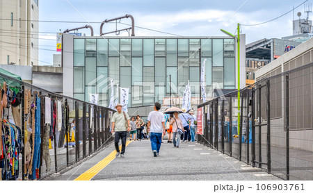 東京世田谷の都市風景　下北沢駅 106903761