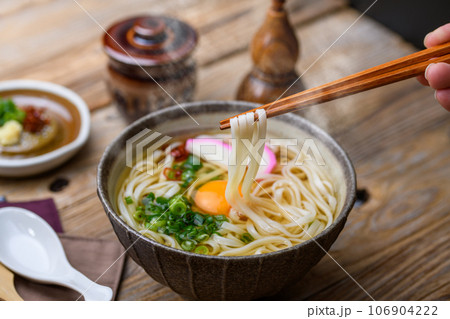 うどん 月見うどん （ 讃岐うどん使用 ） ウドン 106904222