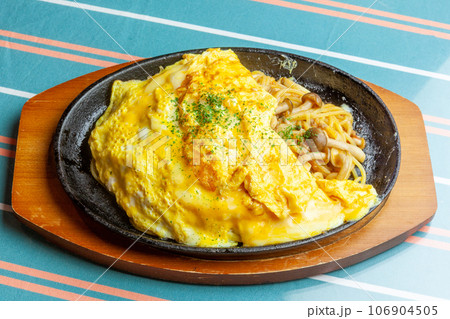 オムレツ風ボロネーゼパスタ 106904505