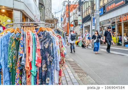 東京世田谷の都市風景　下北沢 106904584