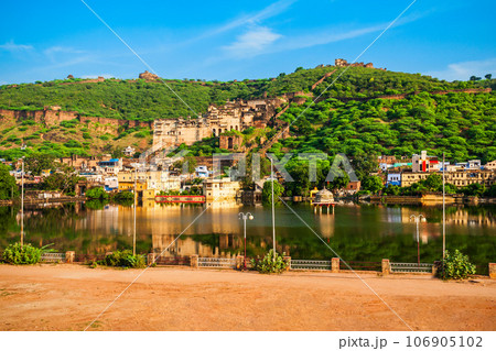 Bundi town panoramic view, India 106905102