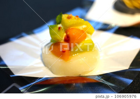 和菓子ののった和のデザート 106905976