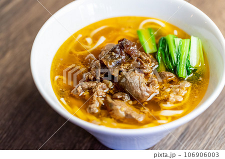 牛肉麺（ニュウロウミェン） 106906003