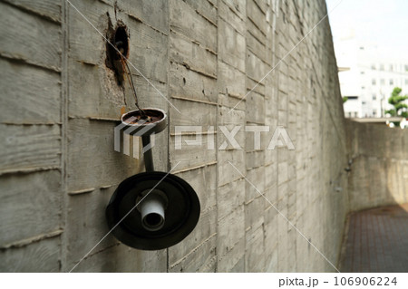壊れた街路灯 106906224