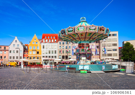 Carousel on Rathausplatz main square, Augsburg 106906361