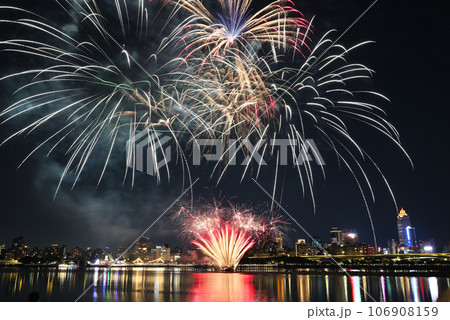 Dadaocheng fireworks show 106908159