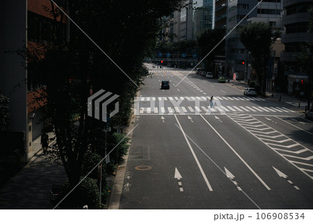 東京の交差点 106908534