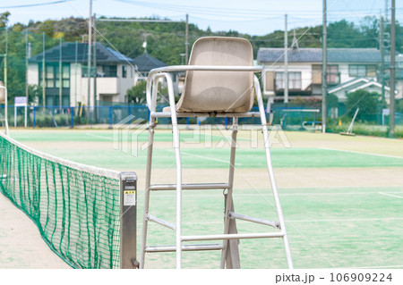 誰もいないテニスコート 106909224