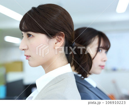 仲が悪い女性社員のイメージ 106910223