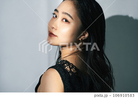 若い女性のポートレート 若い女性のポートレート 106910583