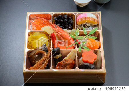 お正月にはおせち料理 お正月にはおせち料理 106911285