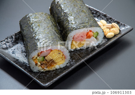 節分の恵方巻 節分の恵方巻 106911303