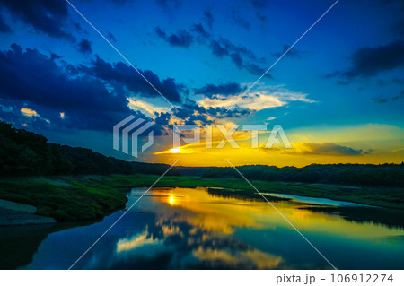 多摩湖・村山上貯水池の夕暮れ 106912274