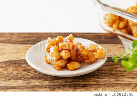 甘辛しょうゆに絡めた大豆の唐揚げ 106912556