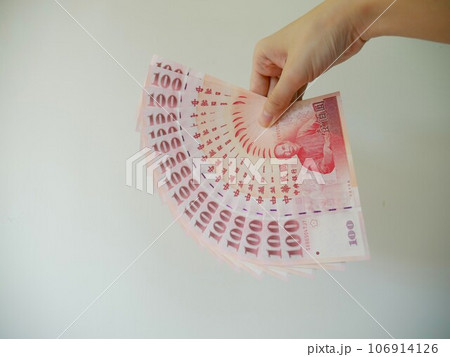 手 両手 手の上 106914126