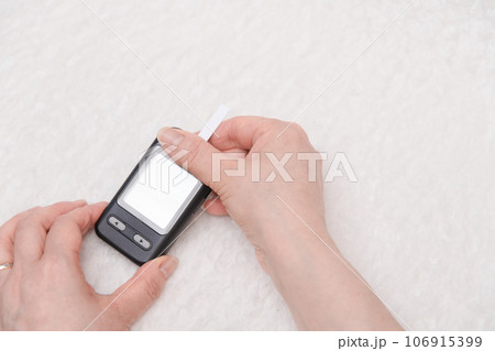 【糖尿病の血糖値測定　センサー】 106915399