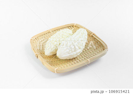 白いゴーヤ 106915421