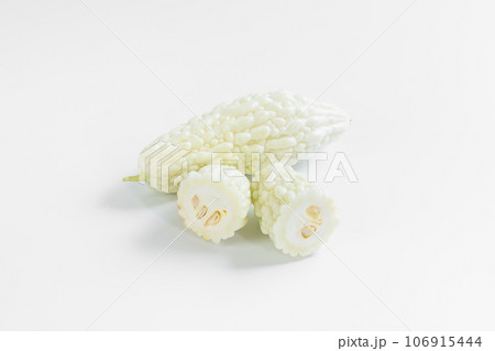 白いゴーヤ 106915444