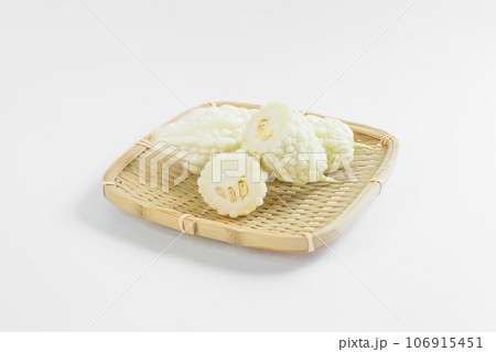 白いゴーヤ 106915451